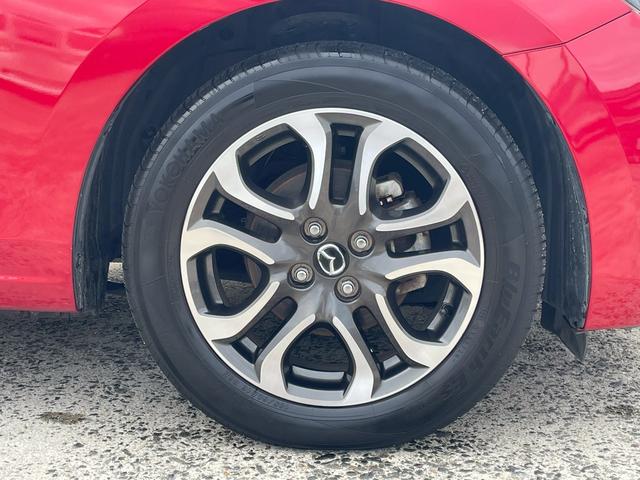 デミオ ＸＤツーリング　６ＡＴ／衝突軽減ブレーキ／セーフティパッケージ／ルーフスポイラー／純正ナビ／バックカメラ／フルセグＴＶ／前後ドラレコ／レーダー探知機（ＡＲ－４６ＬＡ）／シートヒーター／クルコン／Ｂｌｕｅｔｏｏｔｈ接続（13枚目）
