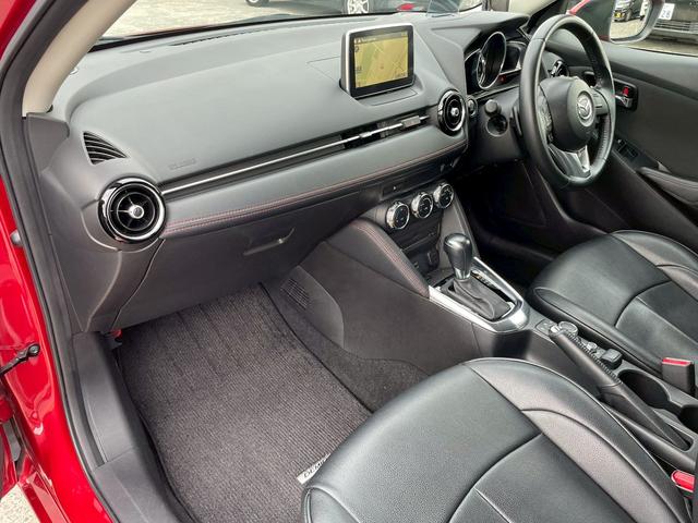 デミオ ＸＤツーリング　６ＡＴ／衝突軽減ブレーキ／セーフティパッケージ／ルーフスポイラー／純正ナビ／バックカメラ／フルセグＴＶ／前後ドラレコ／レーダー探知機（ＡＲ－４６ＬＡ）／シートヒーター／クルコン／Ｂｌｕｅｔｏｏｔｈ接続（52枚目）
