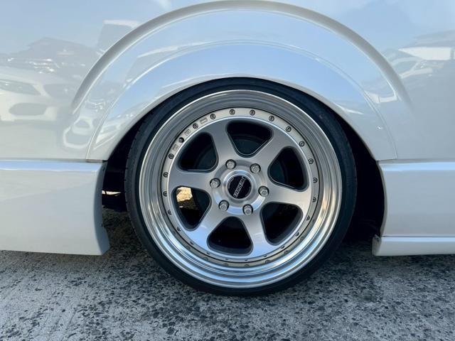 ハイエースワゴン ＧＬ　ＡＬＩＰＮＥ大型ナビ・フリップダウンモニター／片側電動スライドドア／ｅｓｓｅｘアルミ／シートカバー／ＥＴＣ／フルセグＴＶ／オートエアコン／スマートキー／ガングリップステアリング／ＡＢＳ／１０人乗車（10枚目）