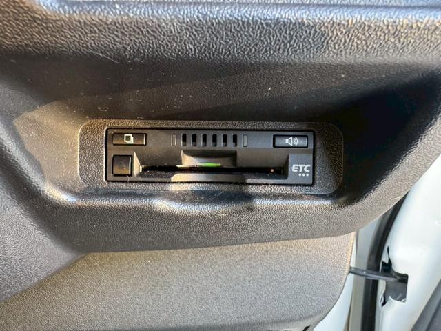 ハイエースワゴン ＧＬ　ＡＬＩＰＮＥ大型ナビ・フリップダウンモニター／片側電動スライドドア／ｅｓｓｅｘアルミ／シートカバー／ＥＴＣ／フルセグＴＶ／オートエアコン／スマートキー／ガングリップステアリング／ＡＢＳ／１０人乗車（24枚目）