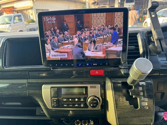 ハイエースワゴン ＧＬ　ＡＬＩＰＮＥ大型ナビ・フリップダウンモニター／片側電動スライドドア／ｅｓｓｅｘアルミ／シートカバー／ＥＴＣ／フルセグＴＶ／オートエアコン／スマートキー／ガングリップステアリング／ＡＢＳ／１０人乗車（28枚目）