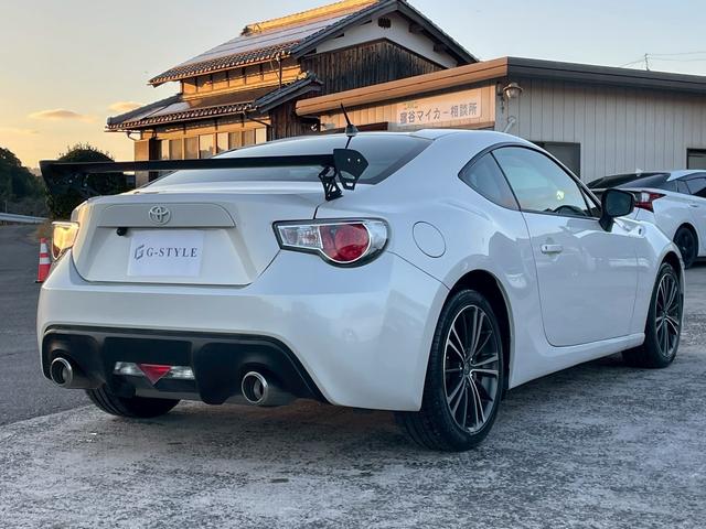 ８６ ＧＴ　６ＭＴ／社外リアスポイラー／パワードサブウーファー（ＴＳ－ＷＨ５００Ａ）／ナビ／バックカメラ／ＥＴＣ／ＨＩＤ／スマートキー／ミラー型ドラレコ／純正ＡＷ　２１５・４５Ｒ１７／フロントフォグ／オートＡＣ（5枚目）