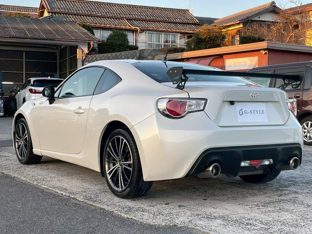 ８６ ＧＴ　６ＭＴ／社外リアスポイラー／パワードサブウーファー（ＴＳ－ＷＨ５００Ａ）／ナビ／バックカメラ／ＥＴＣ／ＨＩＤ／スマートキー／ミラー型ドラレコ／純正ＡＷ　２１５・４５Ｒ１７／フロントフォグ／オートＡＣ（8枚目）