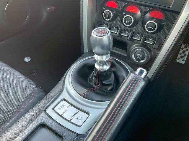 ８６ ＧＴ　６ＭＴ／社外リアスポイラー／パワードサブウーファー（ＴＳ－ＷＨ５００Ａ）／ナビ／バックカメラ／ＥＴＣ／ＨＩＤ／スマートキー／ミラー型ドラレコ／純正ＡＷ　２１５・４５Ｒ１７／フロントフォグ／オートＡＣ（40枚目）