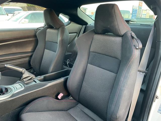 ８６ ＧＴ　６ＭＴ／社外リアスポイラー／パワードサブウーファー（ＴＳ－ＷＨ５００Ａ）／ナビ／バックカメラ／ＥＴＣ／ＨＩＤ／スマートキー／ミラー型ドラレコ／純正ＡＷ　２１５・４５Ｒ１７／フロントフォグ／オートＡＣ（55枚目）