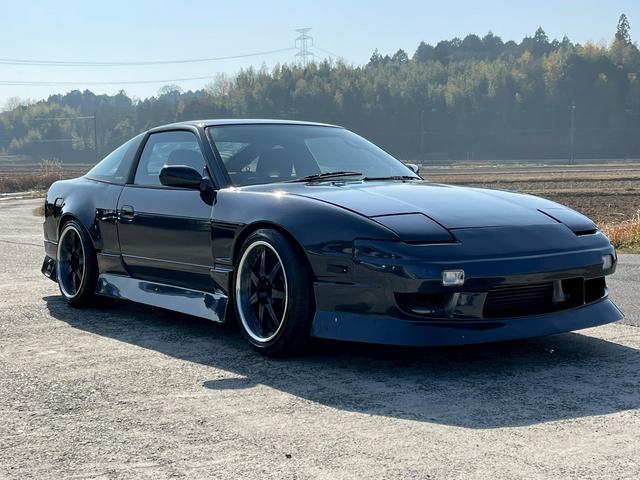 １８０ＳＸ 　同色全塗装／社外エアロ（Ｆ・Ｓ・Ｒ）／社外リアフェンダー・フロントフェンダー／社外ＩＣ／ｅｖｏｌｕｔｉｏｎ　インテンシブハンク　１８ＡＷ／社外エアクリーナー／社外アルミリザーブタンク／社外車高調（4枚目）