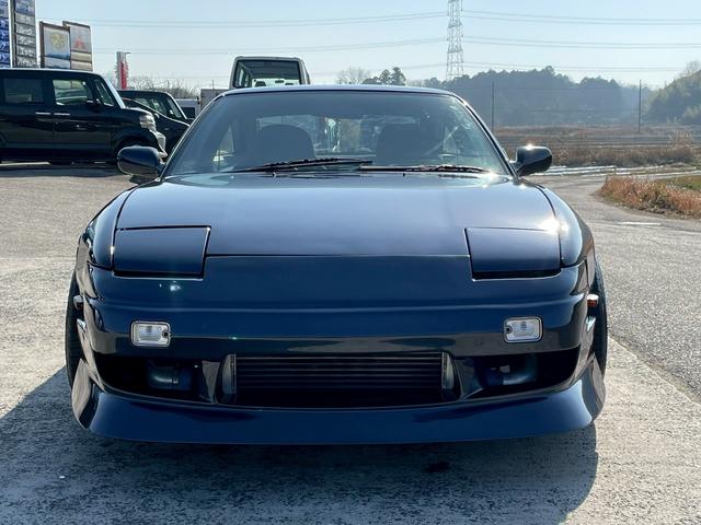 １８０ＳＸ 　同色全塗装／社外エアロ（Ｆ・Ｓ・Ｒ）／社外リアフェンダー・フロントフェンダー／社外ＩＣ／ｅｖｏｌｕｔｉｏｎ　インテンシブハンク　１８ＡＷ／社外エアクリーナー／社外アルミリザーブタンク／社外車高調（5枚目）