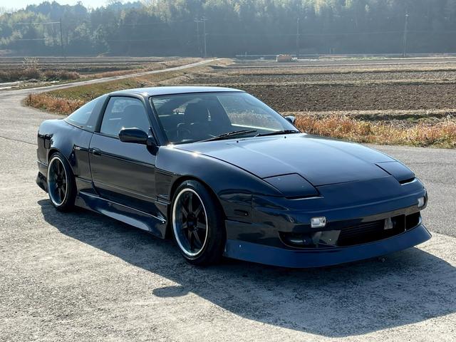１８０ＳＸ 　同色全塗装／社外エアロ（Ｆ・Ｓ・Ｒ）／社外リアフェンダー・フロントフェンダー／社外ＩＣ／ｅｖｏｌｕｔｉｏｎ　インテンシブハンク　１８ＡＷ／社外エアクリーナー／社外アルミリザーブタンク／社外車高調（6枚目）