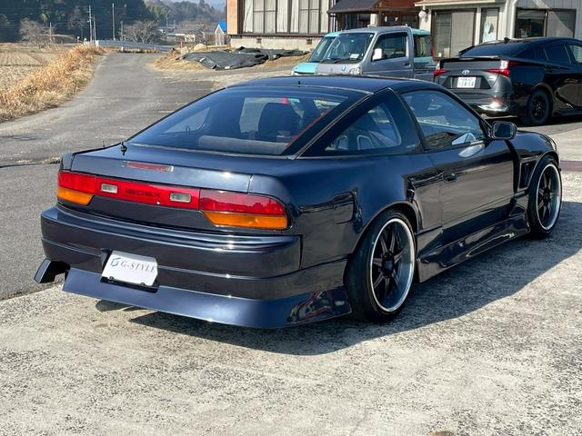 １８０ＳＸ 　同色全塗装／社外エアロ（Ｆ・Ｓ・Ｒ）／社外リアフェンダー・フロントフェンダー／社外ＩＣ／ｅｖｏｌｕｔｉｏｎ　インテンシブハンク　１８ＡＷ／社外エアクリーナー／社外アルミリザーブタンク／社外車高調（7枚目）