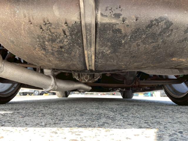 １８０ＳＸ 　同色全塗装／社外エアロ（Ｆ・Ｓ・Ｒ）／社外リアフェンダー・フロントフェンダー／社外ＩＣ／ｅｖｏｌｕｔｉｏｎ　インテンシブハンク　１８ＡＷ／社外エアクリーナー／社外アルミリザーブタンク／社外車高調（32枚目）