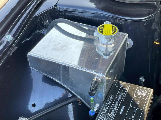 １８０ＳＸ 　同色全塗装／社外エアロ（Ｆ・Ｓ・Ｒ）／社外リアフェンダー・フロントフェンダー／社外ＩＣ／ｅｖｏｌｕｔｉｏｎ　インテンシブハンク　１８ＡＷ／社外エアクリーナー／社外アルミリザーブタンク／社外車高調（70枚目）