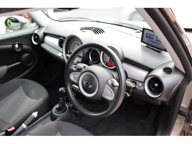 ＭＩＮＩ クーパー　クラブマン　ワンオーナー　禁煙車（12枚目）