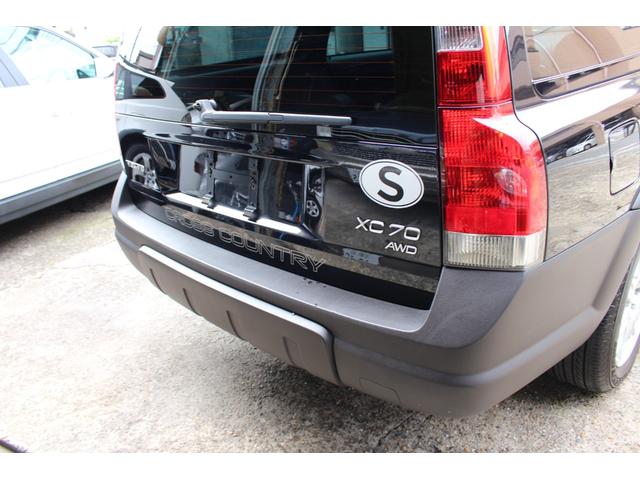 ＸＣ７０ ベースグレード　ディーラー車　禁煙車　本革シート　４ＷＤ　ターボ　シートヒーター　メモリー付きパワーシート　ＨＩＤ　ルーフレール　アルミホイール　ステアリングリモコン　キーレス　スペアキー（56枚目）