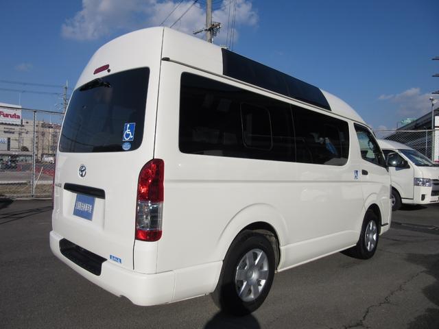 6AT 福祉車両ウェルキャブBタイプ 車イス2台固定 10人乗 サンルーフ 電動Sステップ 電動リフト バックカメラ キーレス 新車保証書付 事業用登録可(7枚目)