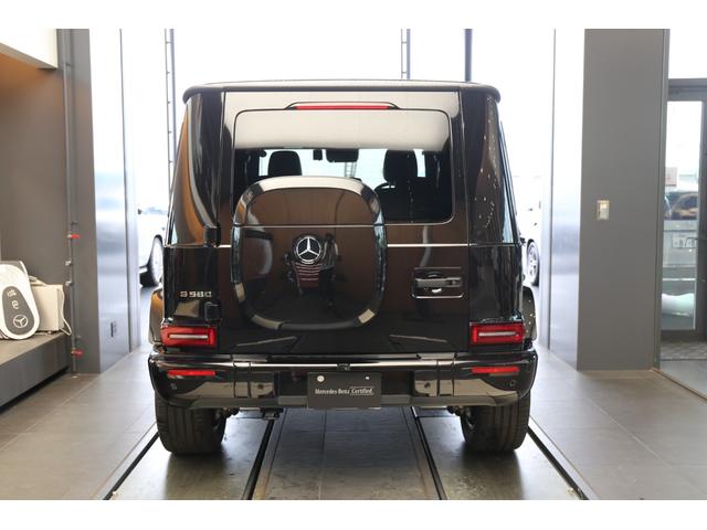 高級感のある内装は、人間工学・心理学に基づきデザインされております！メルセデスのシートは少し硬めになっております。長時間の運転の際、適度な反発があることでお尻や腰の負担を減らす効果が御座います。