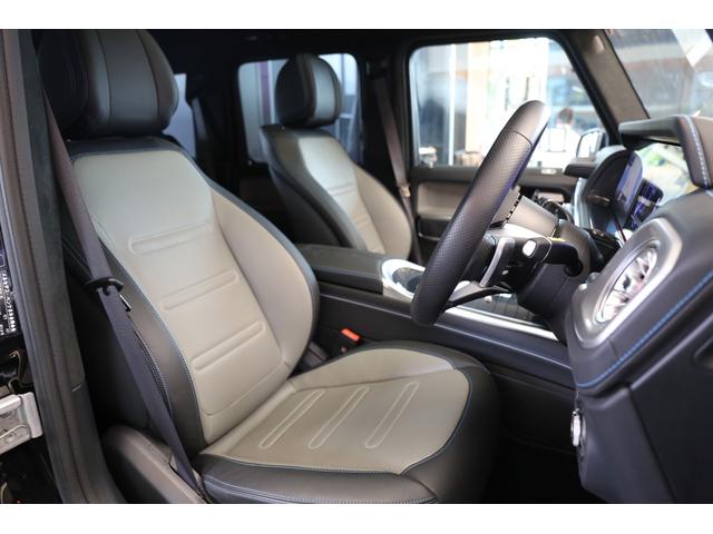 ステアリングコラムのセレクターレバーでシフトポジション（Ｐ／Ｒ／Ｎ／Ｄ）の切り替えが可能。パドルシフトと併せ、すべてのシフト操作が指先で簡単かつスムーズに行えます。