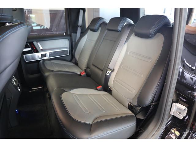 高級感のある内装は、人間工学・心理学に基づきデザインされております！メルセデスのシートは少し硬めになっております。長時間の運転の際、適度な反発があることでお尻や腰の負担を減らす効果が御座います。