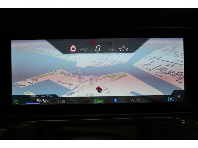 メルセデス・ベンツはドイツ本国シュツットガルト近郊でのメルセデス自車が関わった重大事故を、４０年以上に亘って調査しています。エアバッグやシートベルトテンショナーは、この調査の結果生み出されました。