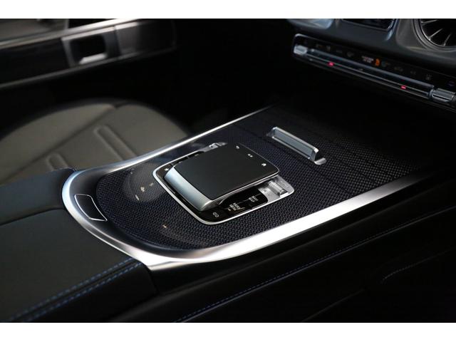 メルセデス・ベンツのボディ構造には衝撃吸収スペースをわざと確保することで万が一ぶつかった際の衝撃を瞬時に逃がします。