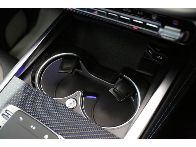 メルセデス・ベンツはドイツ本国シュツットガルト近郊でのメルセデス自車が関わった重大事故を、４０年以上に亘って調査しています。エアバッグやシートベルトテンショナーは、この調査の結果生み出されました