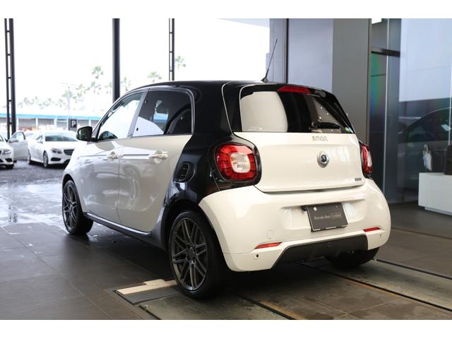 スマートフォーフォー BRABUS スポーツ 認定中古車2年保証/大画面ナビ/ガラスルーフ/シートヒーター/純正ドライブレコーダー/バックカメラ/ETC(4枚目)