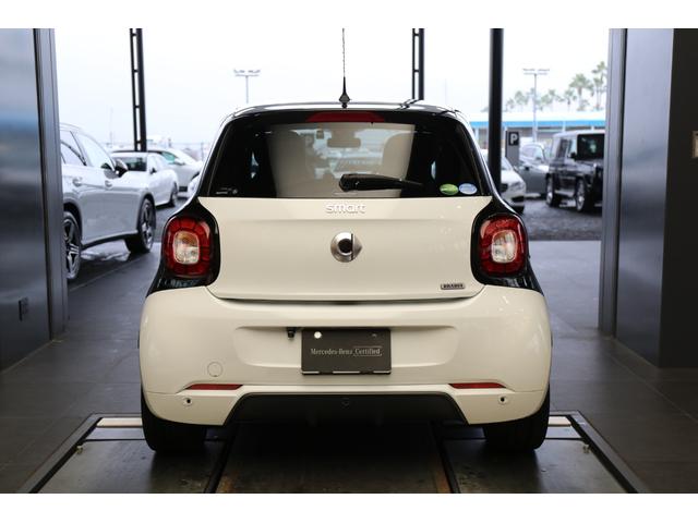 スマートフォーフォー BRABUS スポーツ 認定中古車2年保証/大画面ナビ/ガラスルーフ/シートヒーター/純正ドライブレコーダー/バックカメラ/ETC(5枚目)