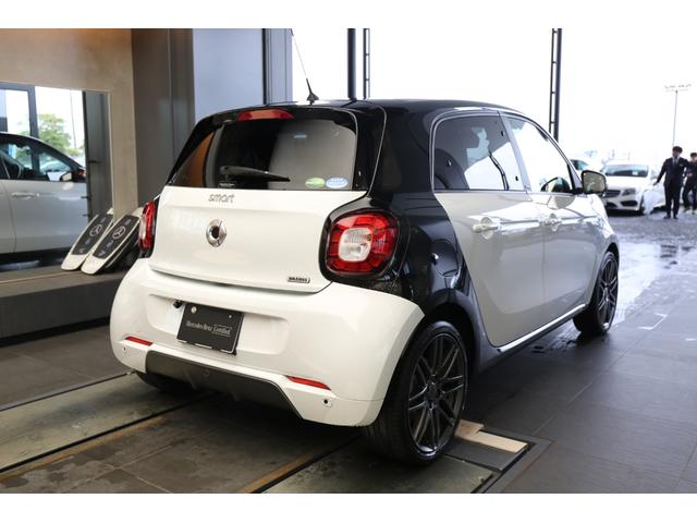 スマートフォーフォー BRABUS スポーツ 認定中古車2年保証/大画面ナビ/ガラスルーフ/シートヒーター/純正ドライブレコーダー/バックカメラ/ETC(6枚目)
