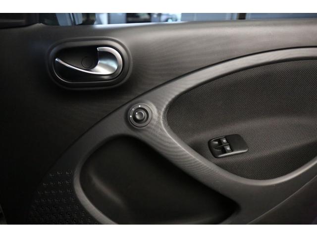 スマートフォーフォー BRABUS スポーツ 認定中古車2年保証/大画面ナビ/ガラスルーフ/シートヒーター/純正ドライブレコーダー/バックカメラ/ETC(31枚目)