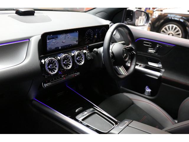 �X�e�A�����O�R�����̃Z���N�^�[���o�[�ŃV�t�g�|�W�V�����i�o�^�q�^�m�^�c�j�̐؂�ւ����\�B�p�h���V�t�g�ƕ����A���ׂẴV�t�g���삪�w��ŊȒP���X���[�Y�ɍs���܂��B