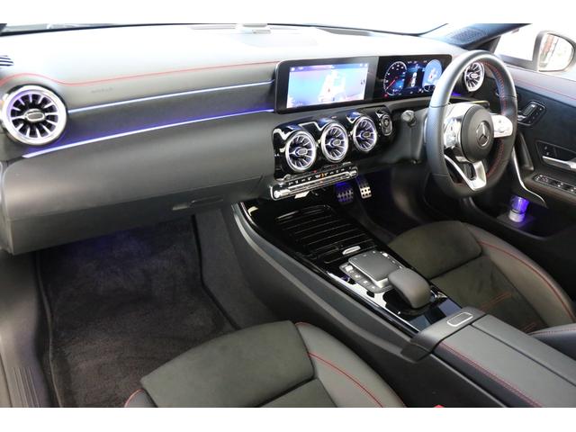 �����Z�f�X�x���c�̃V�t�g���o�[�̓n���h����ɂ���A�V�t�g�ύX���ɂ͖ڐ���i�s��������O�����ɃV�t�g�ύX���s�������o���܂��B