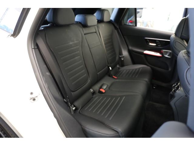 �l�ԍH�w�Ɋ�Â��@�\�ʂ��ŗD�悵�č���Ă���f�U�C���ł��̂ŗ��s��p�肪�Ȃ��O�������Ȃ��f�U�C���������Z�f�X�E�x���c�̐^�����ƂȂ��Ă���܂��B�����������p�����܂��B