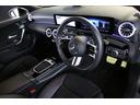 ステアリングコラムのセレクターレバーでシフトポジション(P/R/N/D)の切り替えが可能。パドルシフトと併せ、すべてのシフト操作が指先で簡単かつスムーズに行えます。