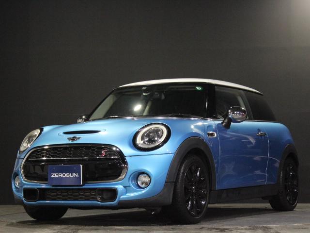 ＭＩＮＩ クーパーＳ　６速ＭＴ　禁煙車　ＭＩＮＩドライビングモード　アンビエントライト　純正ナビ　フルセグＴＶチューナー　Ｂモニター　ライトＰＫＧ　クロームミラーキャップ　エキサイトメントＰＫＧ　純正１７ＡＷ　ＥＴＣ（21枚目）