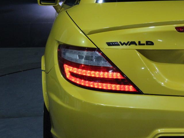 ＳＬＫ２００　ブルーエフィシェンシー　ＲＨＤ　ＷＡＬＤ　Ｒ１７２　ＢＬＡＣＫＢＩＳＯＮ　ＥＤコンプリート　ＡＭＧソーラービーム色替　１９ＡＷ　黒本革シート　電動オープン　バイキセノンヘッドライト　純正ナビ　フルセグＴＶ　クルコン　ＥＴＣ　ドラレコ(35枚目)