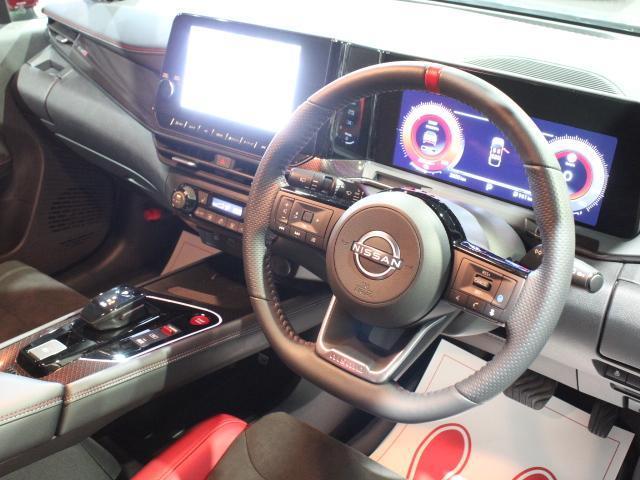 オーラ ＮＩＳＭＯ　ｔｕｎｅｄ　ｅ－ＰＯＷＥＲ　４ＷＤ　純正ナビＴＶ　全方位カメラ　純正アルミ（3枚目）