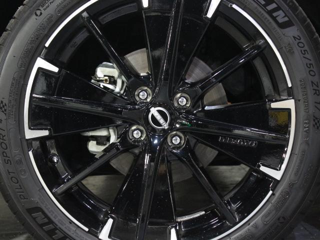 オーラ ＮＩＳＭＯ　ｔｕｎｅｄ　ｅ－ＰＯＷＥＲ　４ＷＤ　純正ナビＴＶ　全方位カメラ　純正アルミ（4枚目）