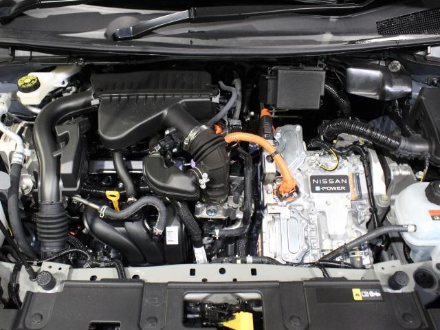 オーラ ＮＩＳＭＯ　ｔｕｎｅｄ　ｅ－ＰＯＷＥＲ　４ＷＤ　純正ナビＴＶ　全方位カメラ　純正アルミ（12枚目）