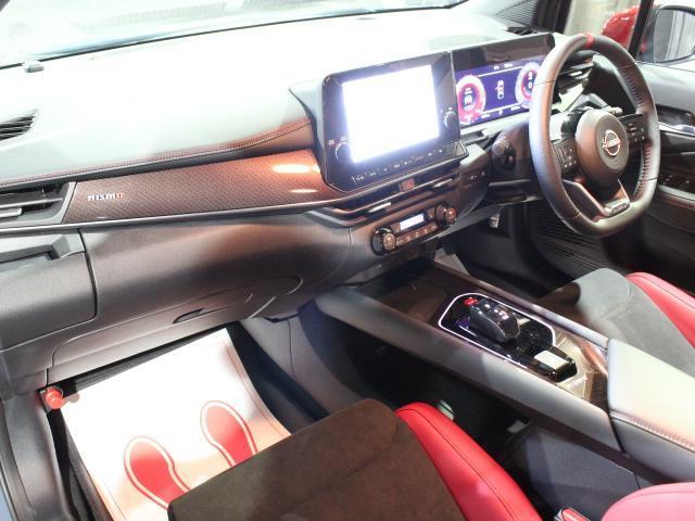 オーラ ＮＩＳＭＯ　ｔｕｎｅｄ　ｅ－ＰＯＷＥＲ　４ＷＤ　純正ナビＴＶ　全方位カメラ　純正アルミ（13枚目）