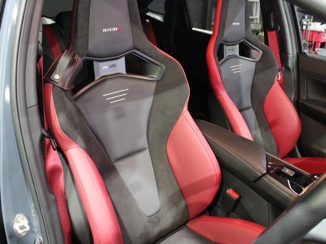 オーラ ＮＩＳＭＯ　ｔｕｎｅｄ　ｅ－ＰＯＷＥＲ　４ＷＤ　純正ナビＴＶ　全方位カメラ　純正アルミ（14枚目）