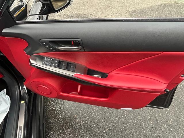 ＩＳ ＩＳ３００ｈ　Ｆスポーツ　ワンオーナー　禁煙車　本革　Ｆスポーツ専用オレンジキャリパー　ムーンルーフ　前後ドライブレコーダー　レーダー　パノラマミックビューモニター　ＴＲＤエアロ　３連ＬＥＤ　ナビ　フルセグ（14枚目）