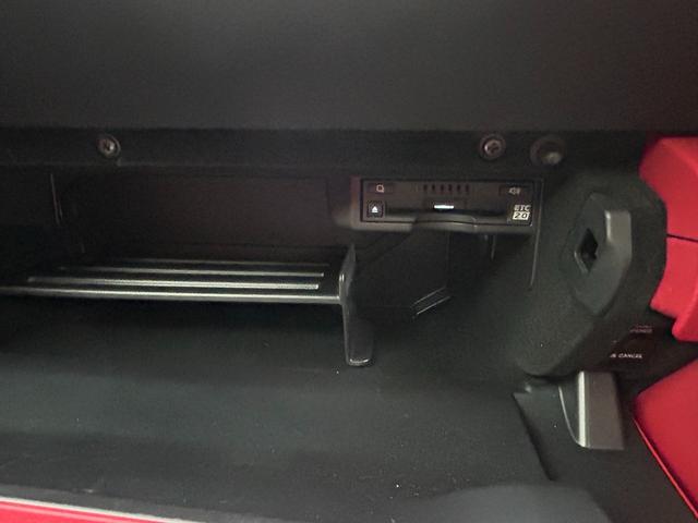 ＩＳ ＩＳ３００ｈ　Ｆスポーツ　ワンオーナー　禁煙車　本革　Ｆスポーツ専用オレンジキャリパー　ムーンルーフ　前後ドライブレコーダー　レーダー　パノラマミックビューモニター　ＴＲＤエアロ　３連ＬＥＤ　ナビ　フルセグ（27枚目）