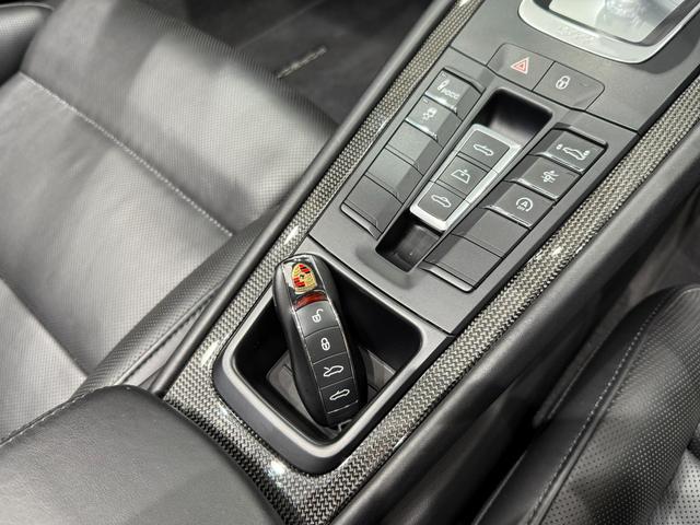 ９１１ ９１１ターボＳ　カブリオレ　スポーツクロノ　ディーラー車　黒幌フル電動　７速ＰＤＫ（3枚目）