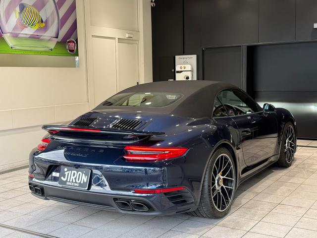 ９１１ ９１１ターボＳ　カブリオレ　スポーツクロノ　ディーラー車　黒幌フル電動　７速ＰＤＫ（5枚目）