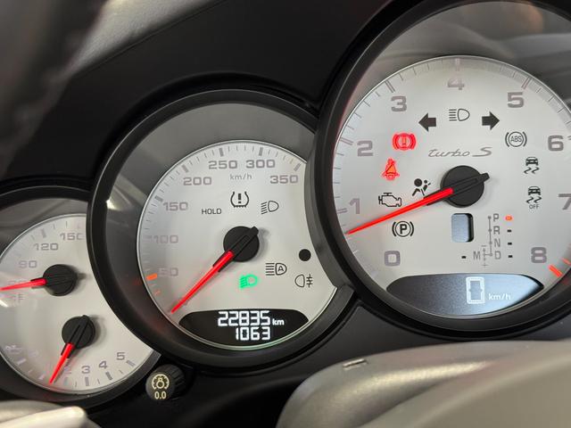 ９１１ ９１１ターボＳ　カブリオレ　スポーツクロノ　ディーラー車　黒幌フル電動　７速ＰＤＫ（6枚目）