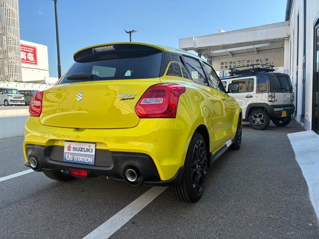 スイフトスポーツ ＺＣ３３Ｓ　ファイナルエディション　スズキセーフティーサポート搭載　誤発信抑制機能　後方誤発信抑制機能　後退時ブレーキサポート　全方位カメラ付き　ブラックホイール（14枚目）