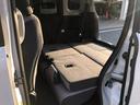 荷物をたくさん積むときは、このように後席背もたれを倒してご使用いただけます。