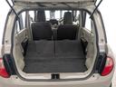 荷物をたくさん積むときは、このように後席背もたれを倒してご使用いただけます。