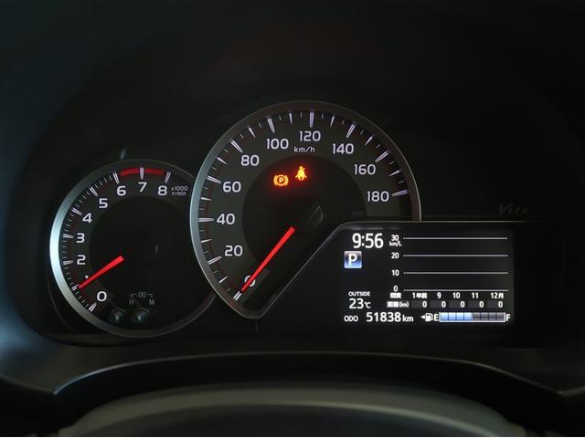 ヴィッツ Ｆ　セキュリティ　アイドリングストップ車　パワーウィンドウ　エアバック　Ｗエアバック　ＬＥＤヘッドライト　エアコン　横滑り防止装置　スマートキー　キーレスキー　フルセグ　パワステ　ＤＶＤ再生　ナビ・ＴＶ（8枚目）