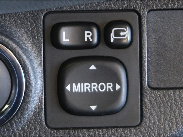 ヴィッツ Ｆ　セキュリティ　アイドリングストップ車　パワーウィンドウ　エアバック　Ｗエアバック　ＬＥＤヘッドライト　エアコン　横滑り防止装置　スマートキー　キーレスキー　フルセグ　パワステ　ＤＶＤ再生　ナビ・ＴＶ（17枚目）