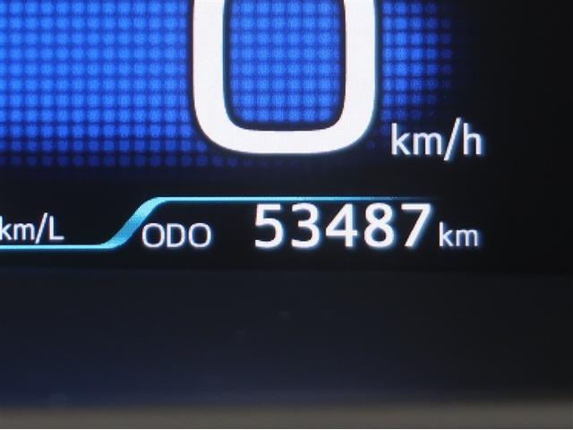 プリウス Ｓツーリングセレクション　フルオートエアコン　デュアルエアバック　バックモニタ－　ＡＷ　イモビ　ＥＳＣ　パワーウインド　スマキ－　ＥＴＣ車載器　サイドエアバック　ナビＴＶ　１オーナー　アイドリングストップ機能付　ＬＥＤヘッド（8枚目）